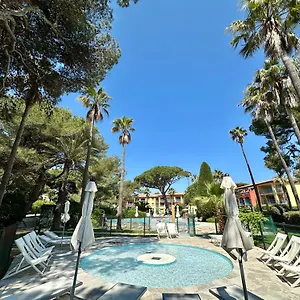 Appartement Badine 5p Piscine Balneo Clim Jardin Exotique, Hyères