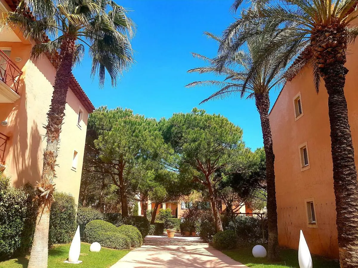 Appartement Ecrins de la Badine- pinède à Hyères 0*,